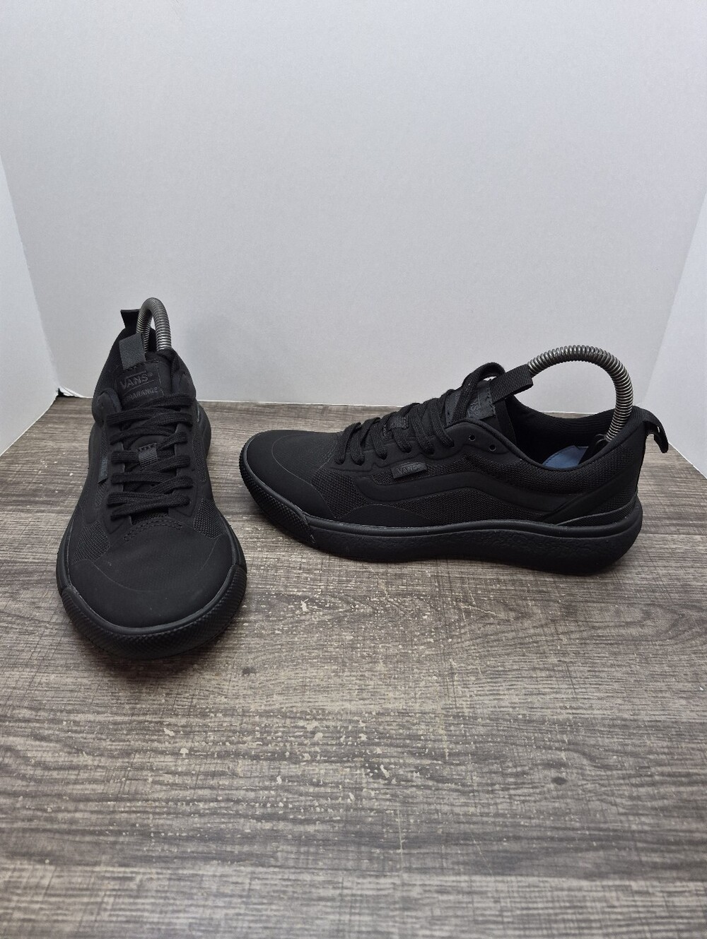 Vans UltraRange EXO Triple Black Women’s Sz 7.5 Shoes Sneakers New